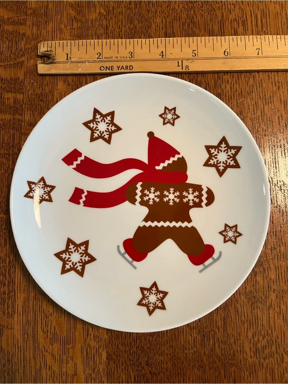 NEW 4 Crate & Barrel holiday Christmas gingerbread dessert plates